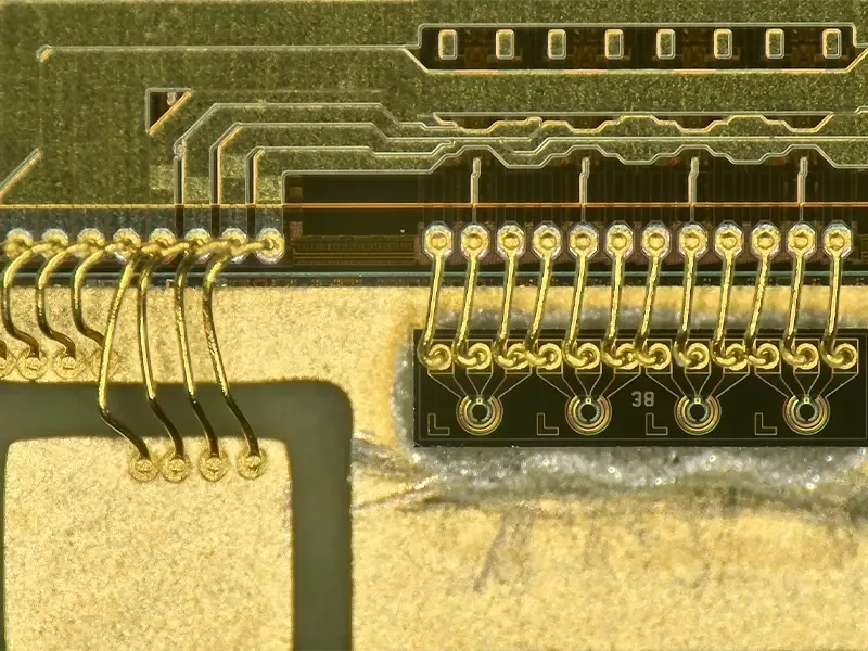 Inspeção de wire bond em encapsulamento de CI e análise dimensional com microscópio de medição