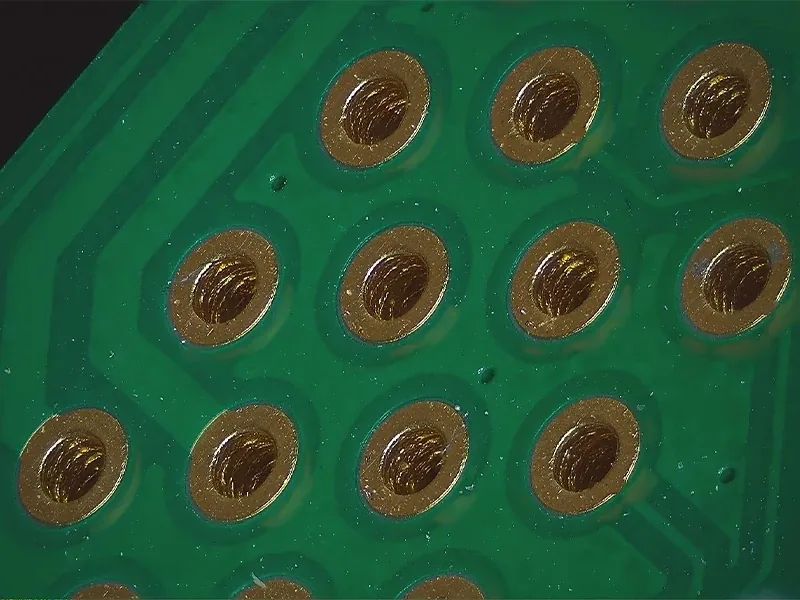 Inspeção na fabricação de PCI para medição de furo, pad e circuito com microscópio de medição