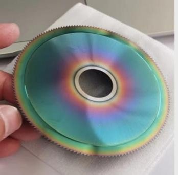 Subsistema EXE 380 — disco de corte de metal duro com 160 dentes e revestimento colorido iridescente