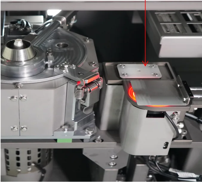 Ultra-i2, configuração de série: fluxador com bico Drop-Jet ao lado do tanque de solda