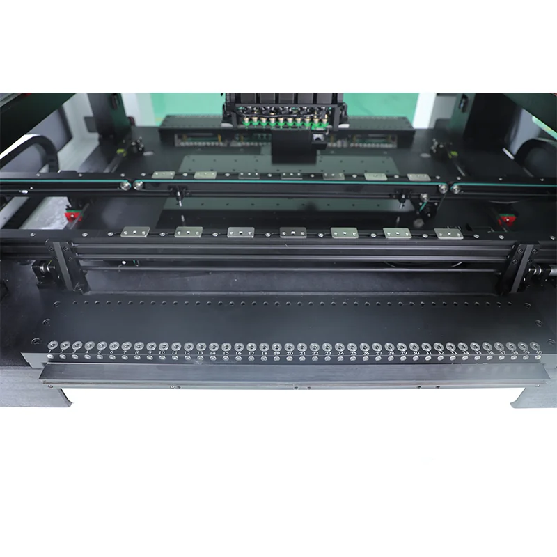 Insersora SMD KAYO SF-10, mesa de alimentadores com 40 posições numeradas e transportador de placas
